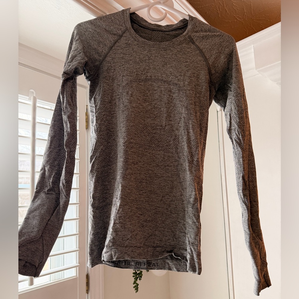 lululemon athletica Heathered Gray Long Sleeve Top
